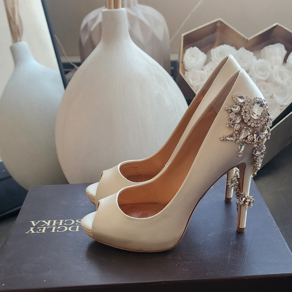 Badgley Mischka Heels - Picture 2 of 4